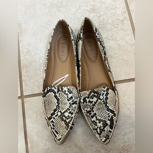 Espirt Women's Snakeskin Loafers